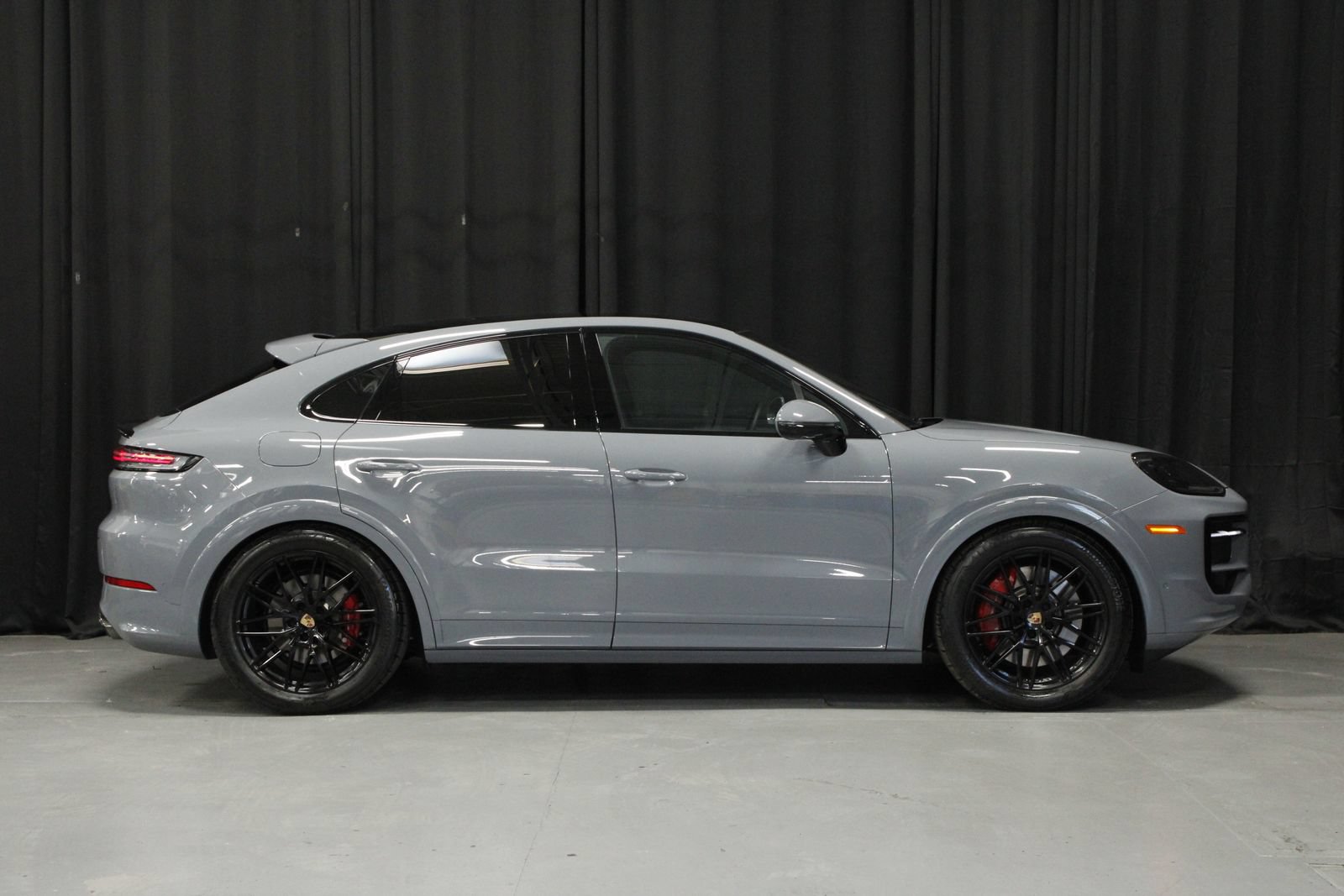 Used 2025 Porsche Cayenne GTS AWD/4WD image 6