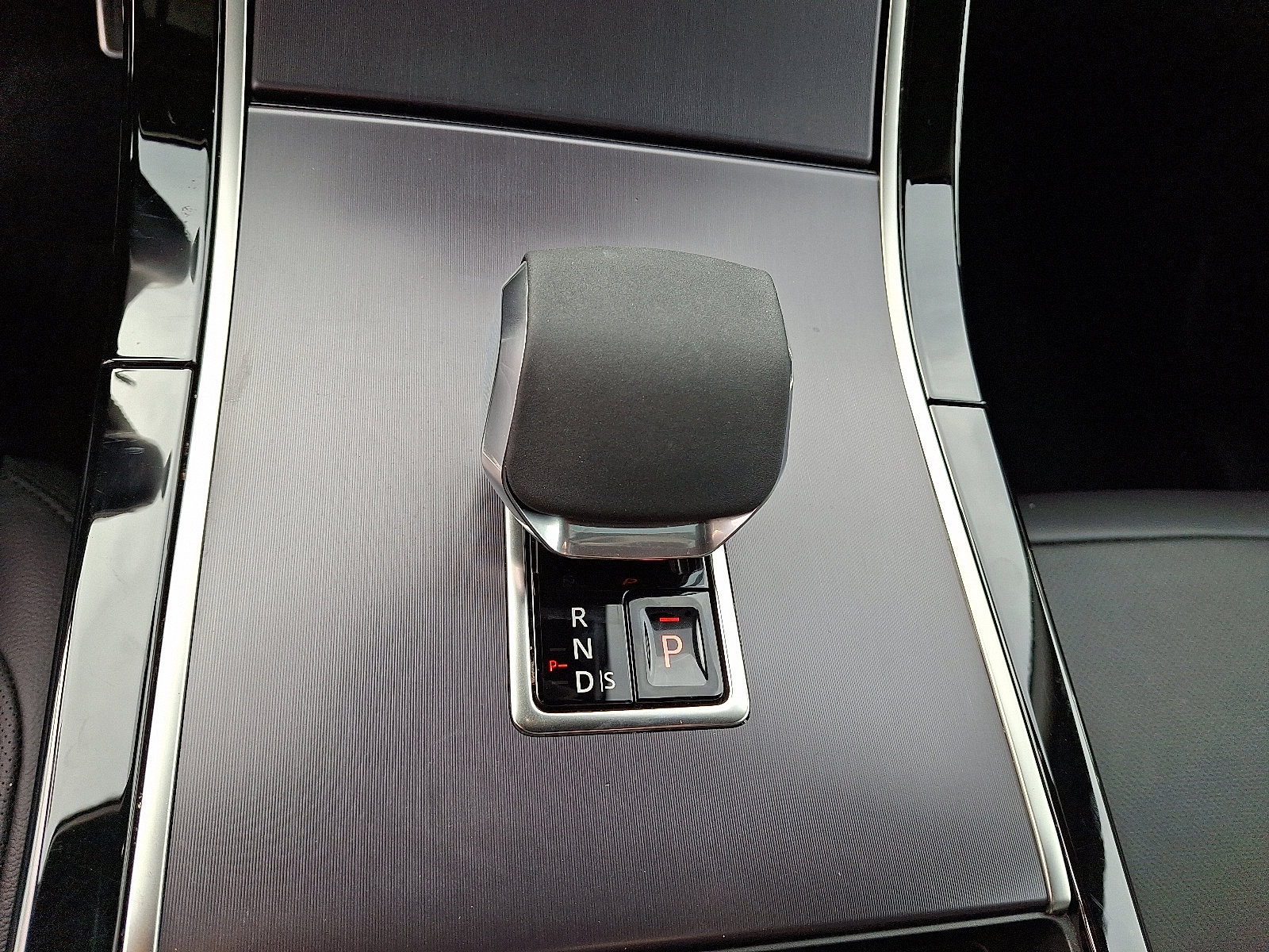 Used 2026 Land Rover Range Rover Velar Dynamic SE image 15