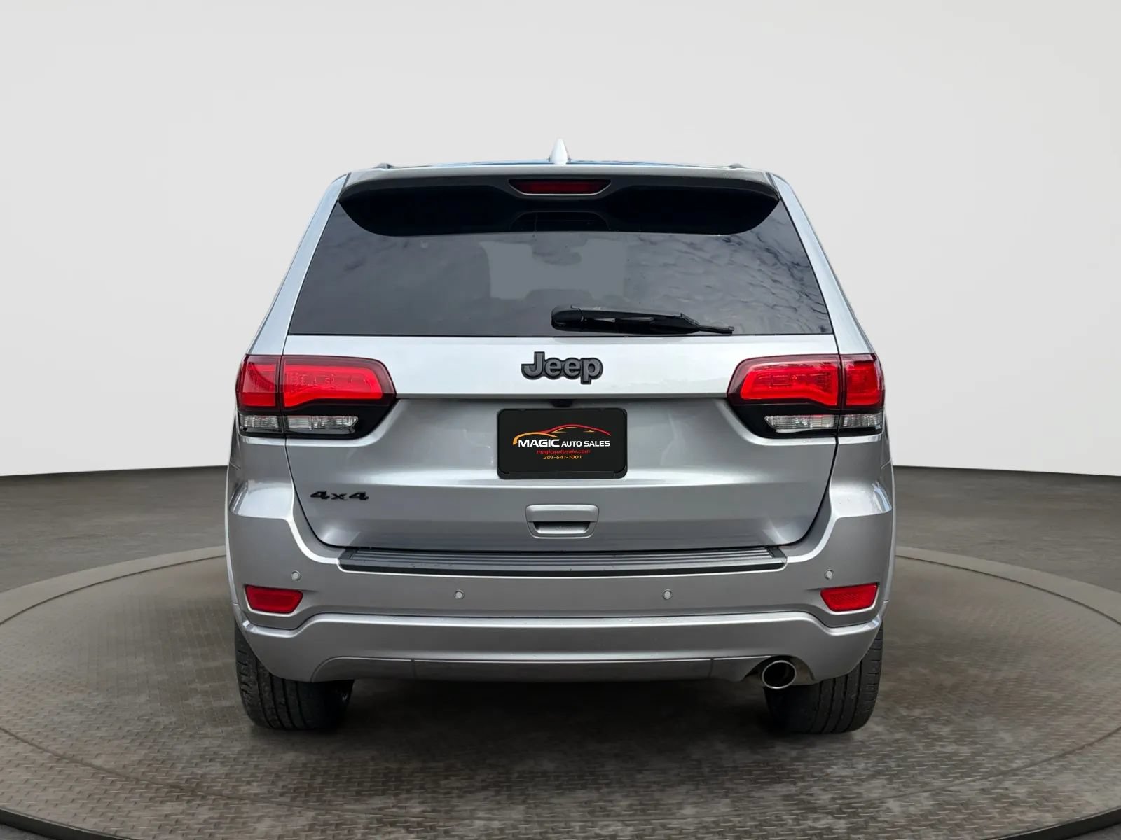 Used 2021 Jeep Grand Cherokee Laredo X AWD/4WD image 9