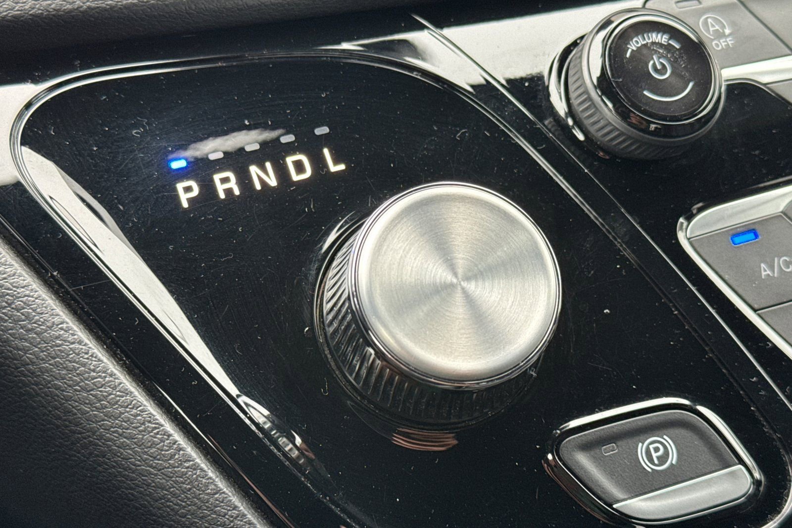 Used 2025 Chrysler Pacifica Select image 24