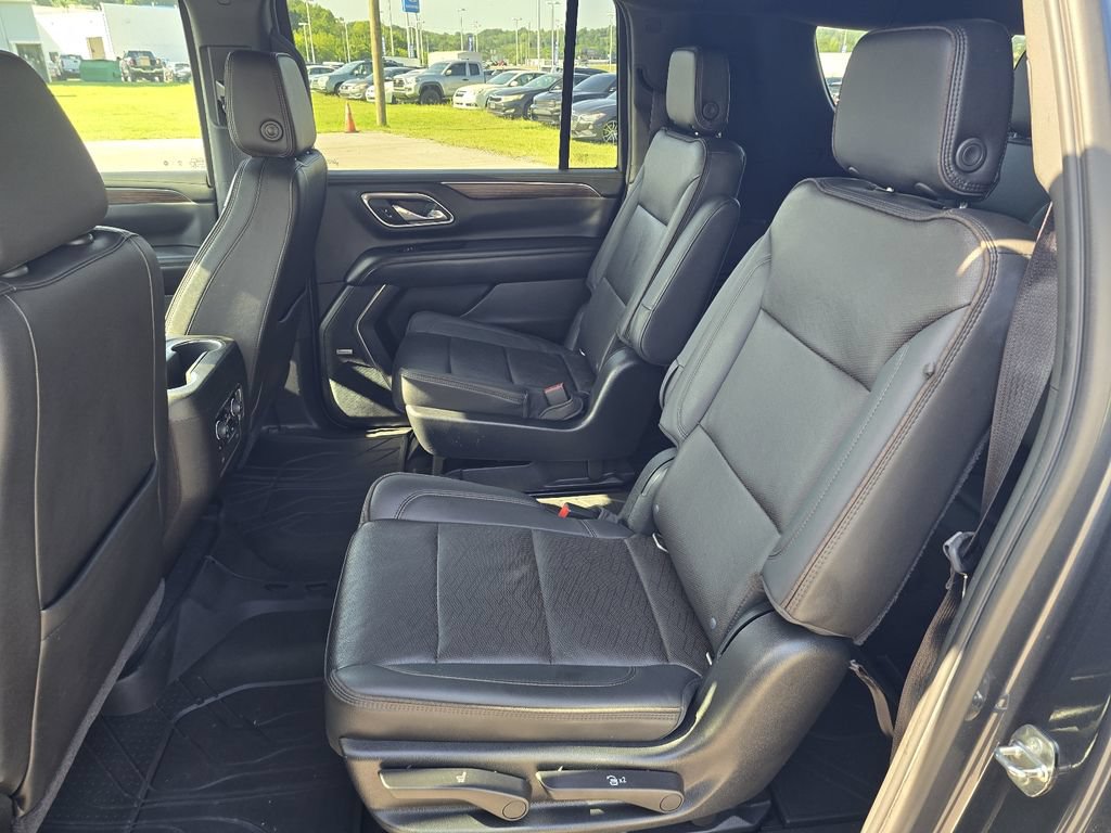 Used 2021 Chevrolet Suburban High Country w/ Premium Package AWD/4WD image 13