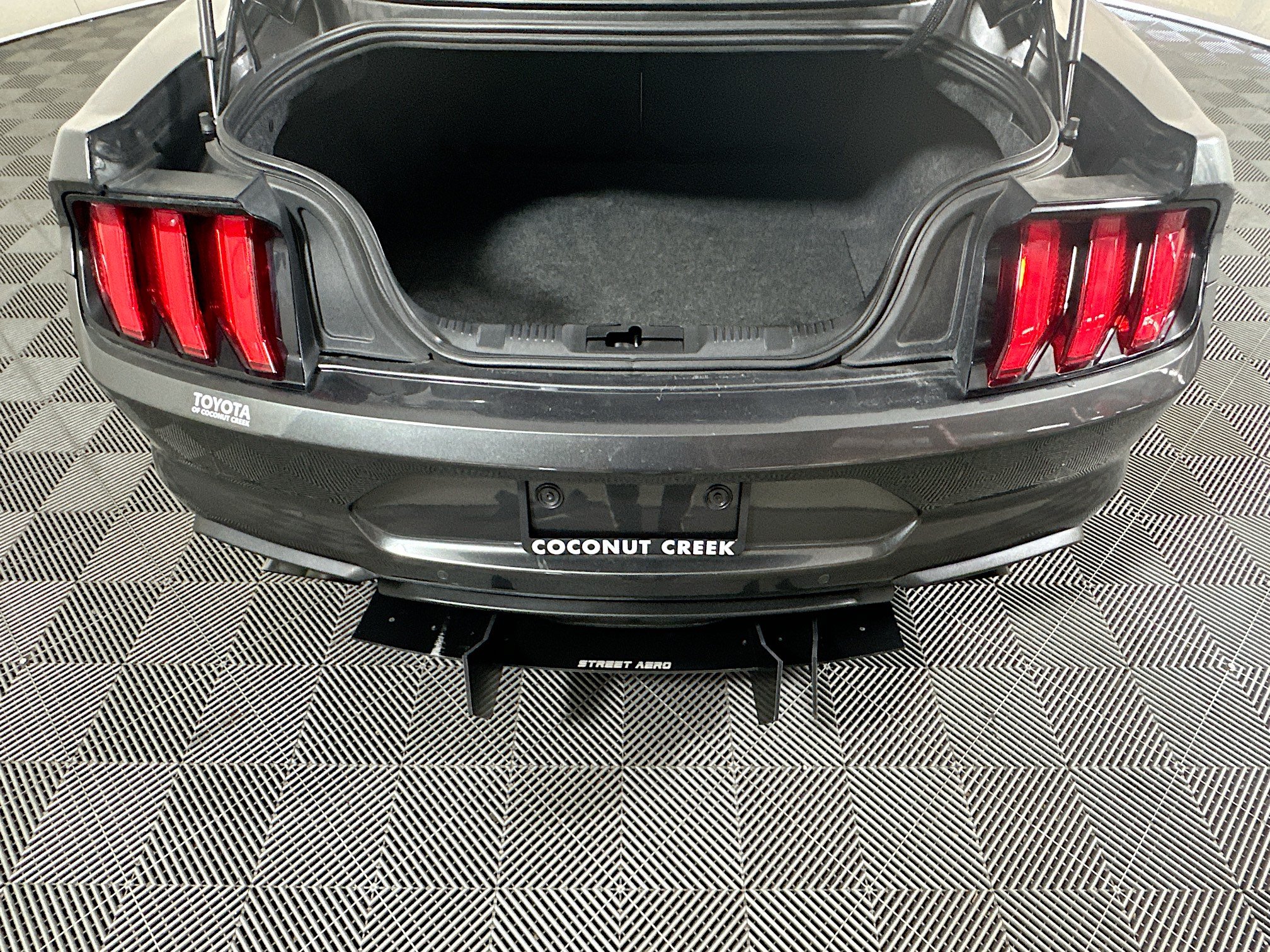 Used 2018 Ford Mustang GT Premium RWD image 30