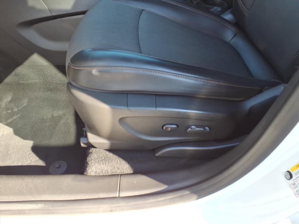 Used 2017 Chevrolet Trax LT w/ LT Convenience Package image 11