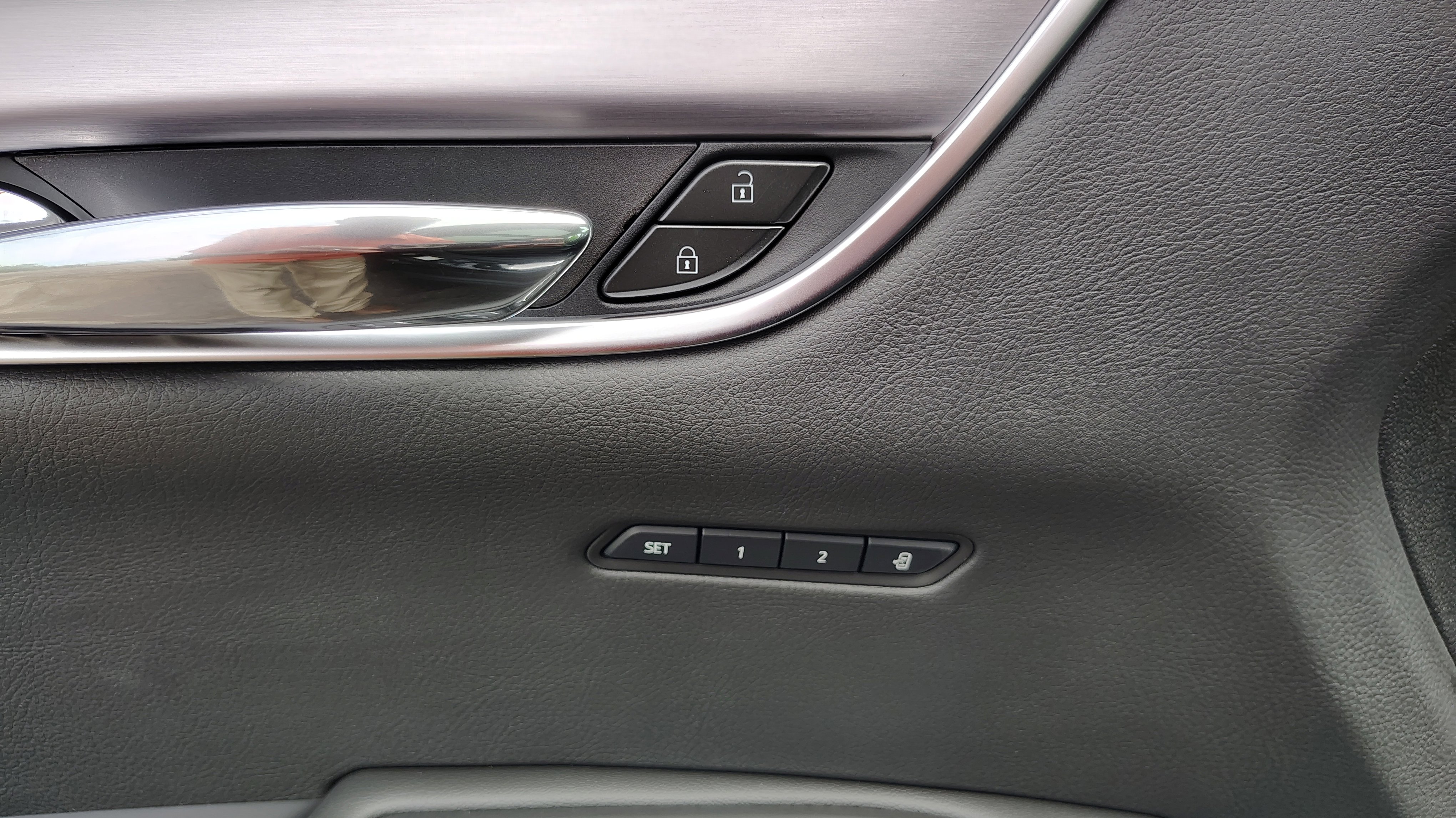 New 2025 Cadillac XT6 Luxury image 12