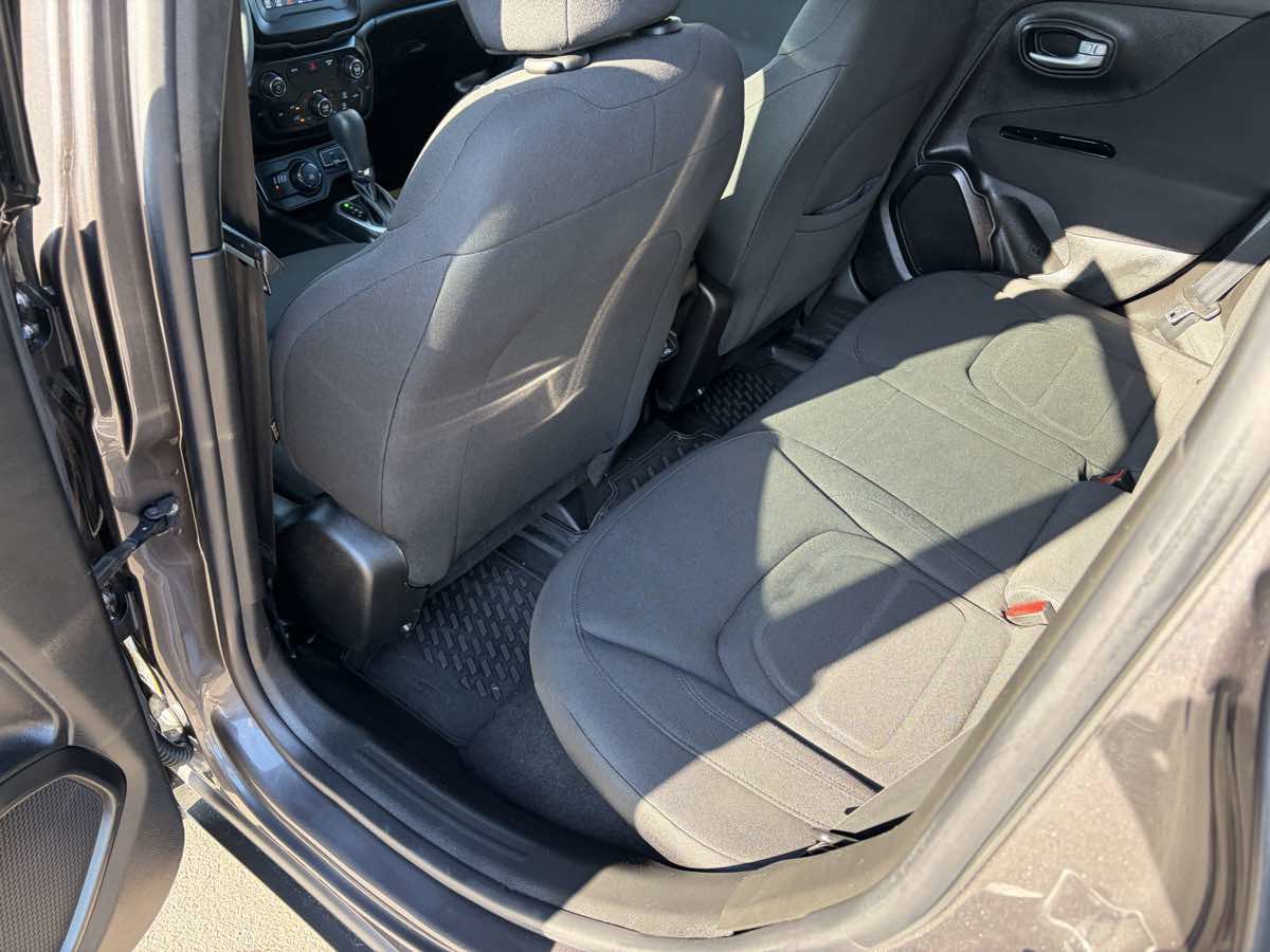 Used 2020 Jeep Renegade Latitude image 17