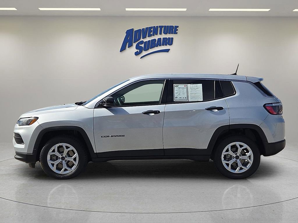 Used 2025 Jeep Compass Sport image 4