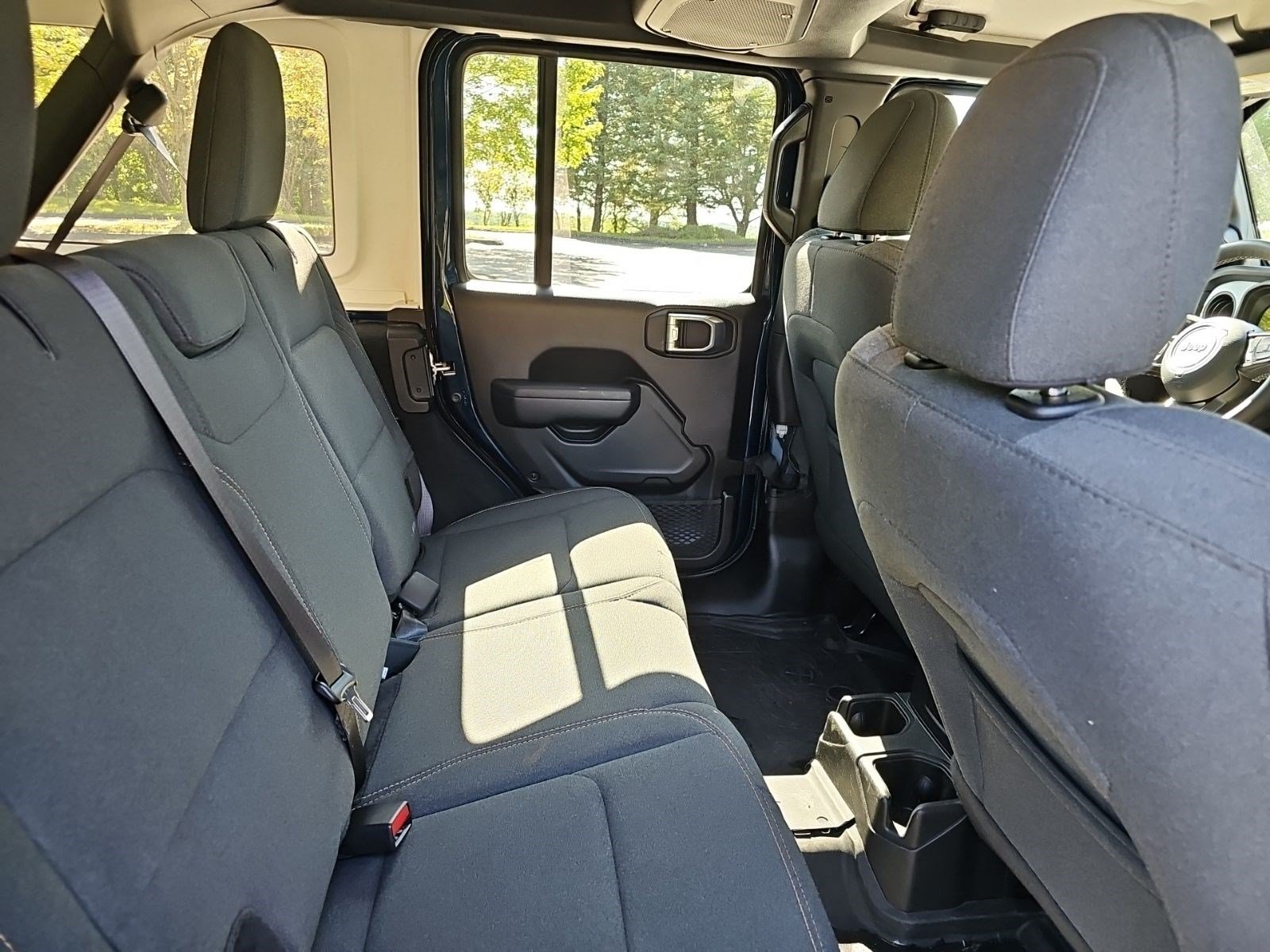 Used 2025 Jeep Wrangler Unlimited Sport AWD/4WD image 15