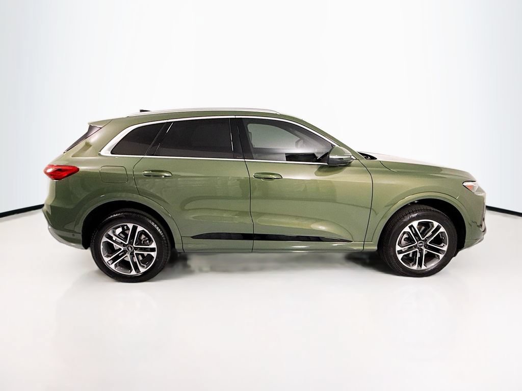 Used 2025 Audi Q5 Premium w/ Premium Plus AWD/4WD image 4