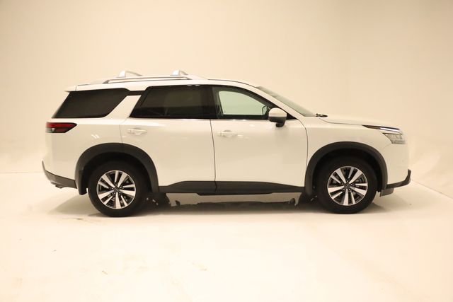 Used 2023 Nissan Pathfinder SL AWD/4WD image 3