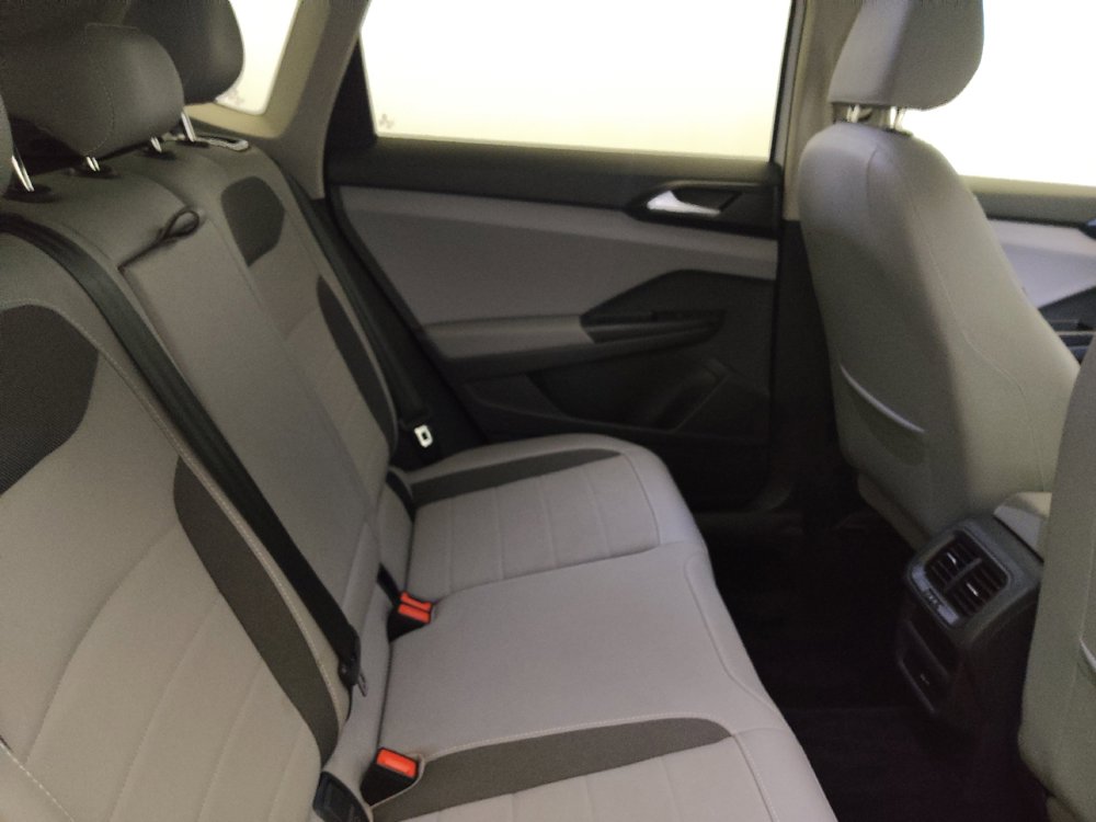 Used 2023 Volkswagen Taos SE w/ Panoramic Sunroof Package FWD image 19