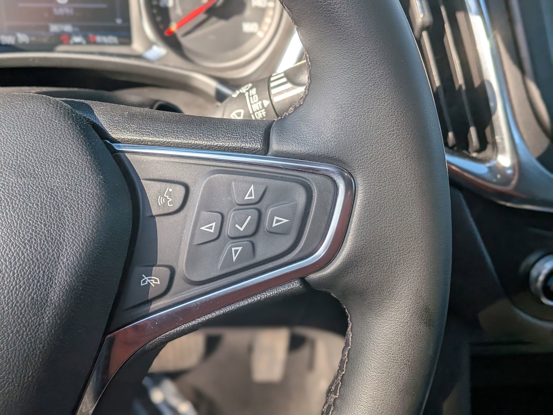 Certified 2024 Chevrolet Equinox LT w/ LPO, Floor Liner Package FWD image 23