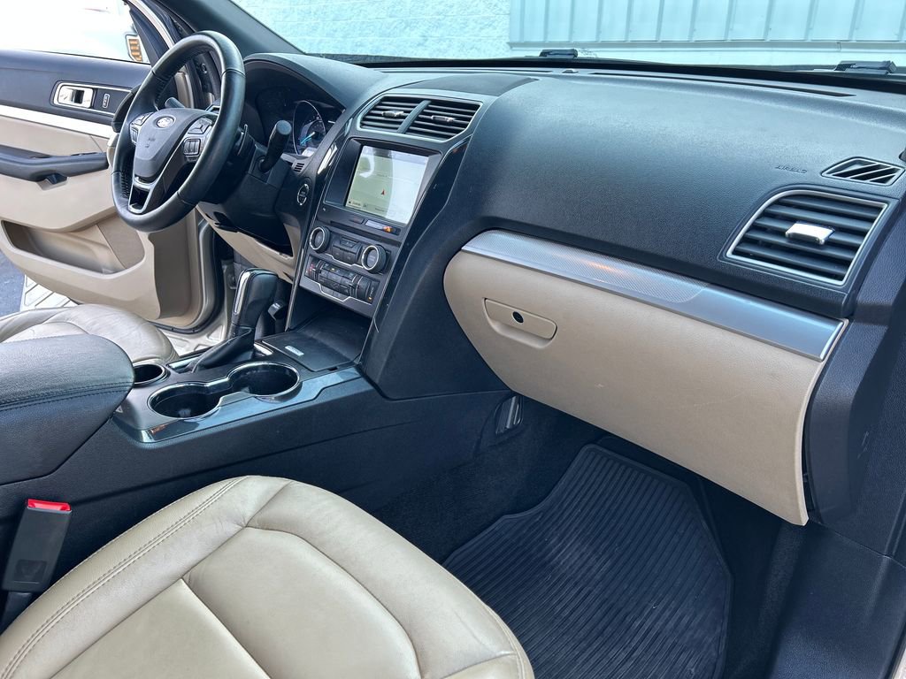 Used 2017 Ford Explorer XLT w/ Equipment Group 202A image 41