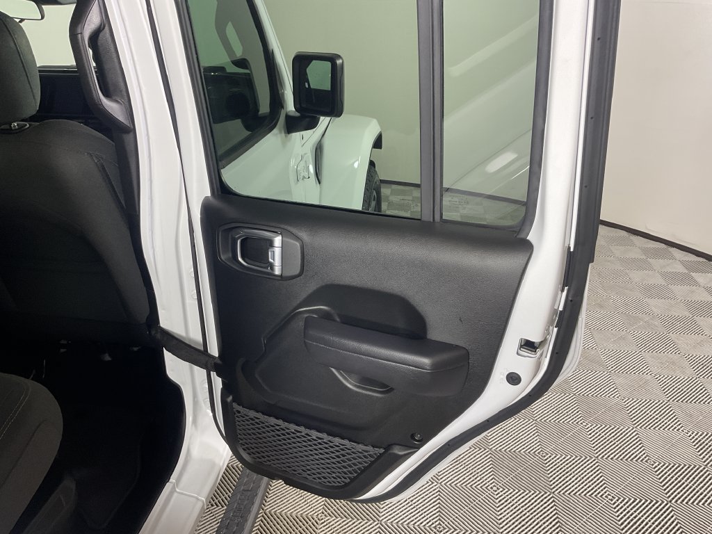 Used 2024 Jeep Wrangler Unlimited w/ Convenience Group AWD/4WD image 18