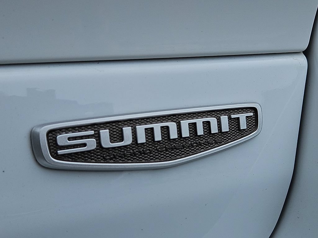 Certified 2025 Jeep Grand Cherokee Summit w/ Luxury Tech Group V AWD/4WD image 31