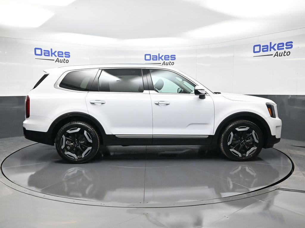 Certified 2024 Kia Telluride S w/ S Sunroof Package image 9