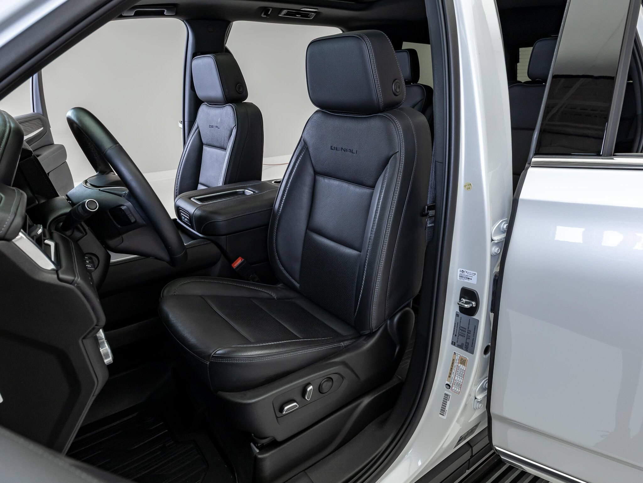Used 2023 GMC Yukon Denali AWD/4WD image 28