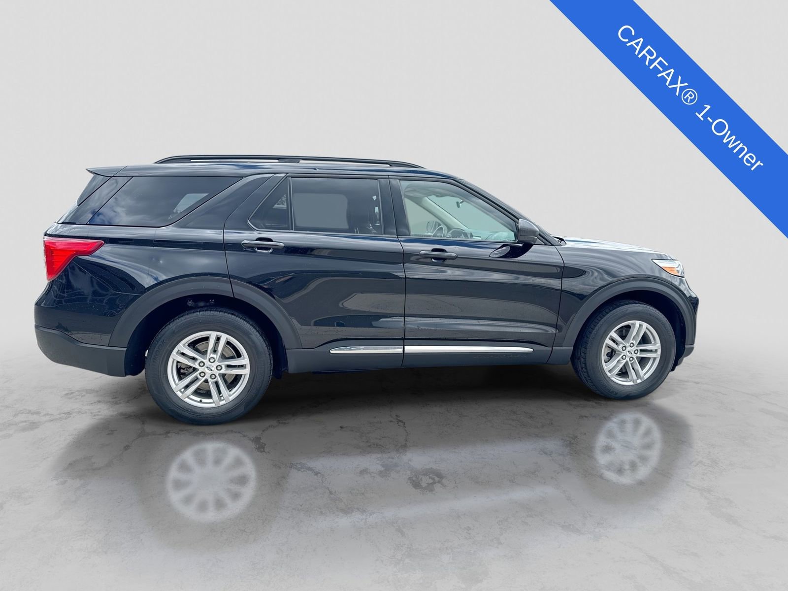 Used 2023 Ford Explorer XLT w/ Equipment Group 202A AWD/4WD image 9