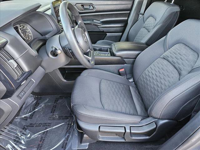 Used 2023 Nissan Pathfinder S image 16