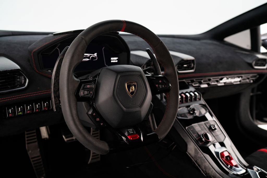 Used 2018 Lamborghini Huracan Performante AWD/4WD image 17
