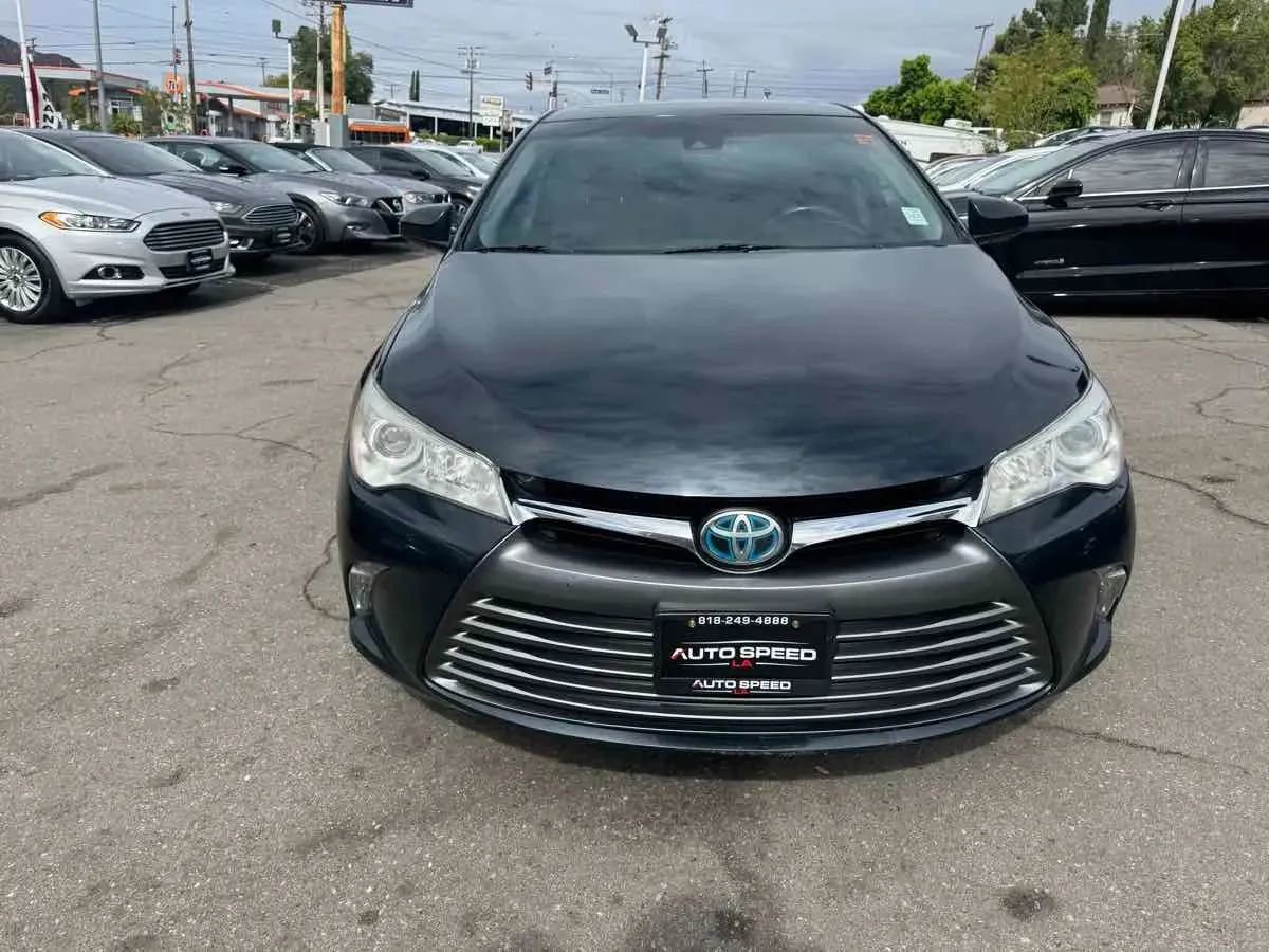 Used 2017 Toyota Camry XLE w/ Moonroof Package FWD image 2