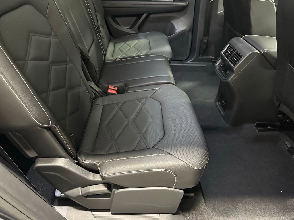 Used 2025 Volkswagen Atlas SE image 57