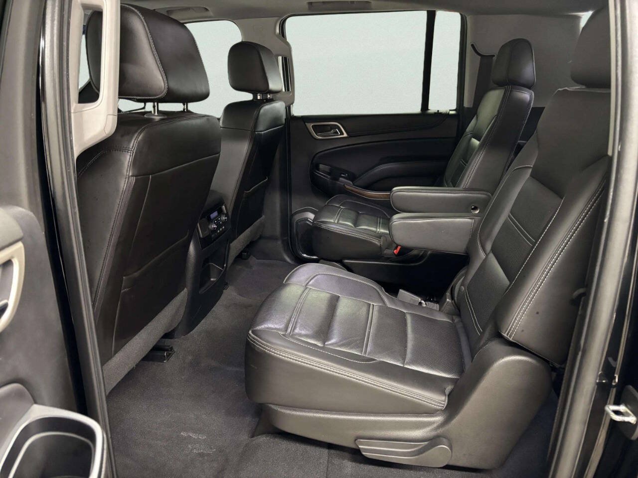 Used 2019 GMC Yukon XL Denali w/ Open Road Package AWD/4WD image 18