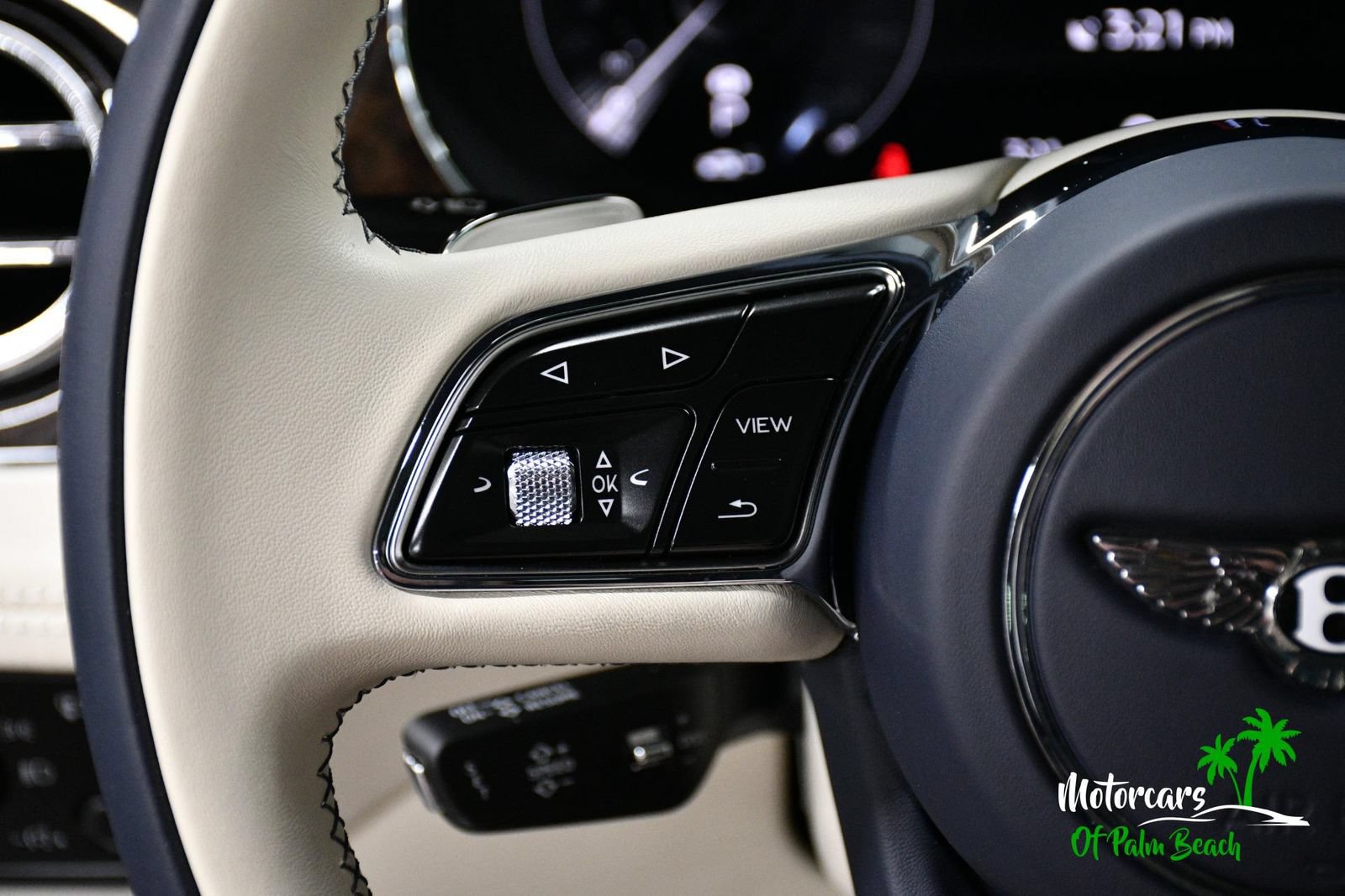 Used 2023 Bentley Bentayga AWD/4WD image 45