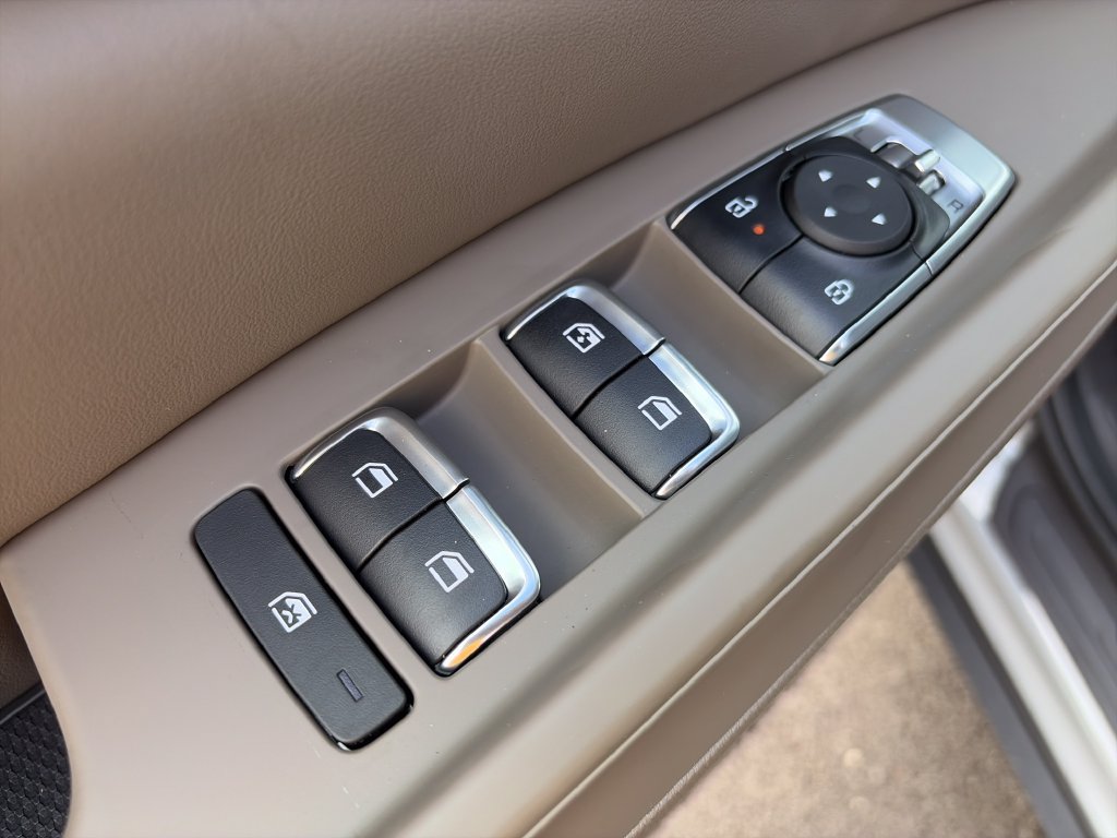 New 2027 Kia Carnival FWD image 17