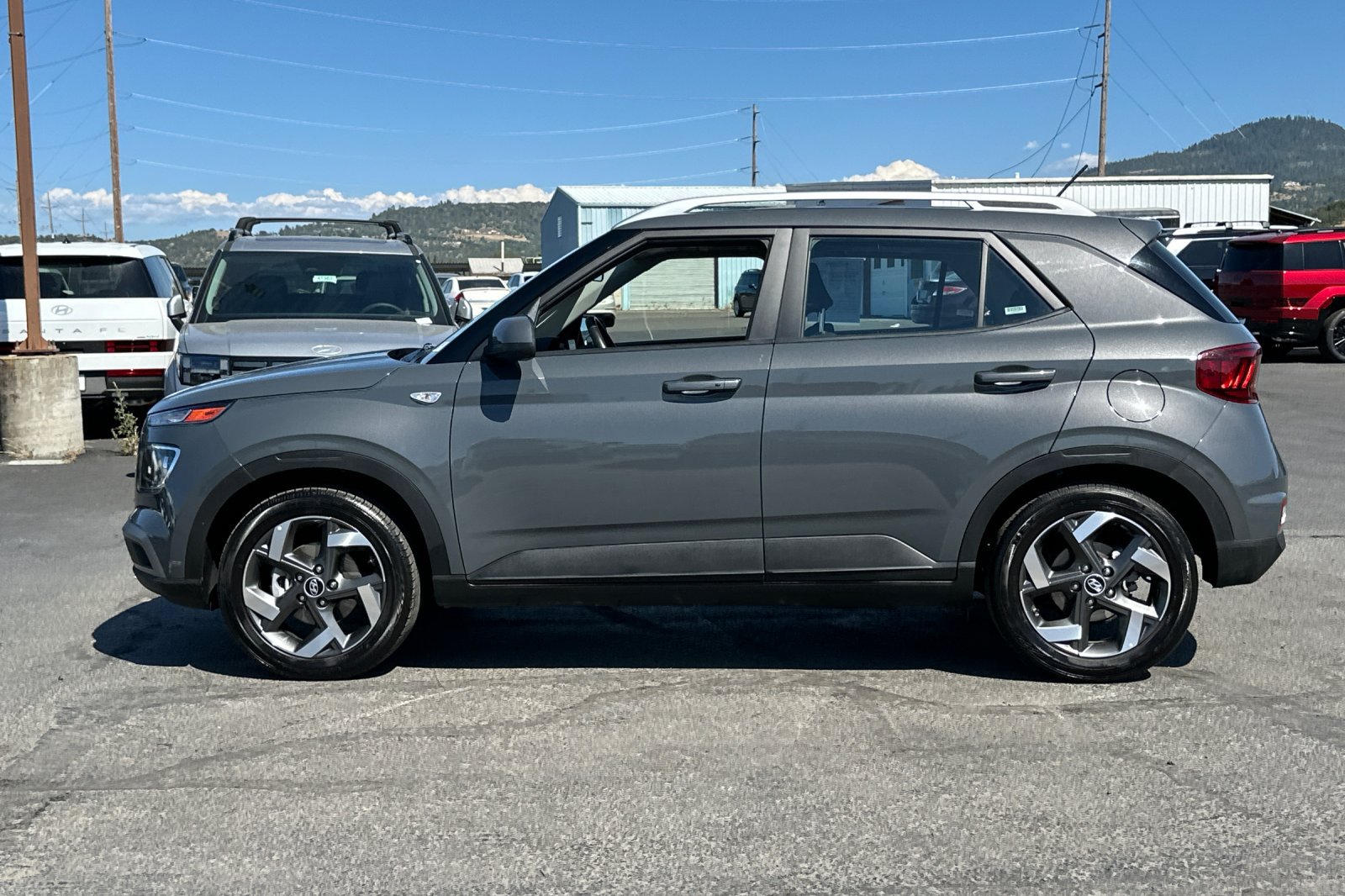 Certified 2025 Hyundai Venue SEL FWD image 7
