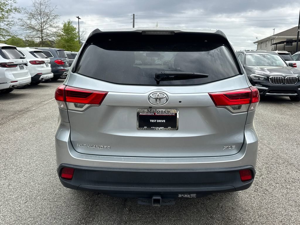 Used 2019 Toyota Highlander XLE FWD image 6