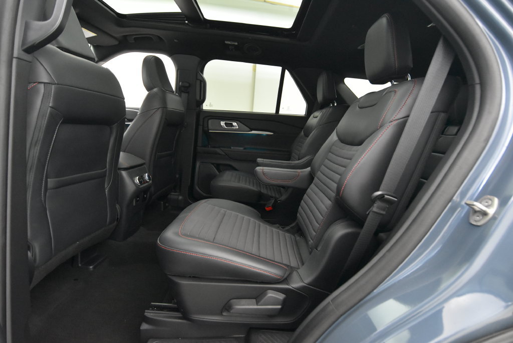 Used 2025 Ford Explorer ST-Line w/ Premium Package AWD/4WD image 27