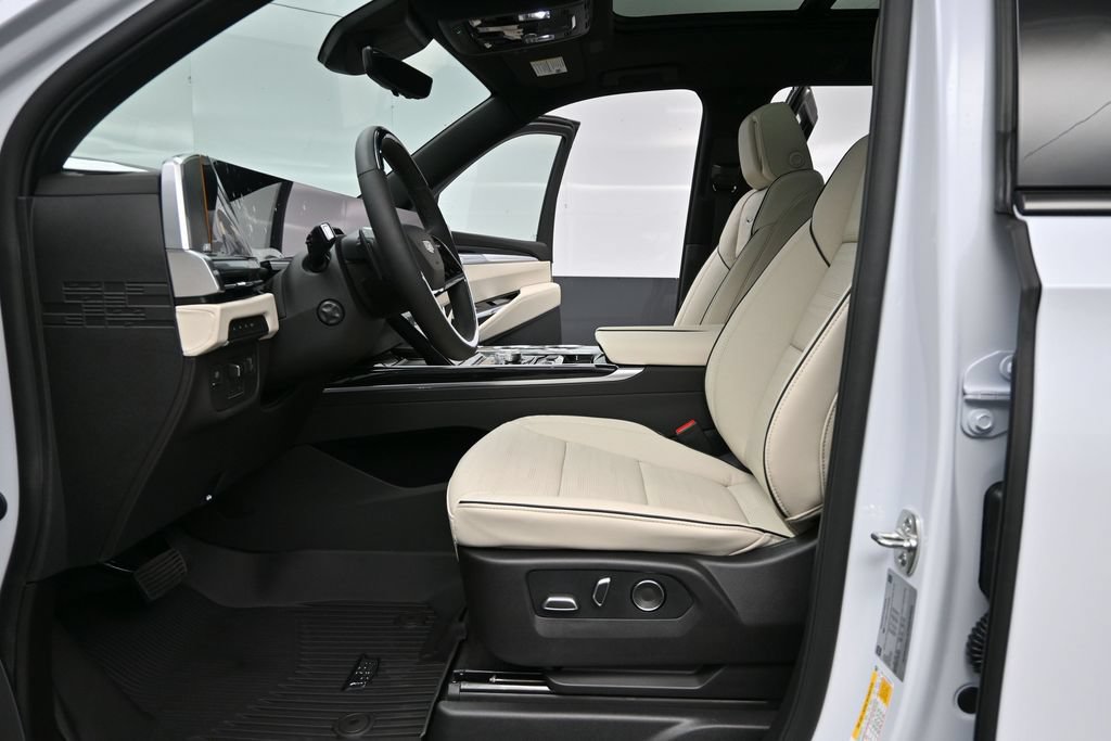 New 2026 Cadillac Escalade Sport w/ LPO, ONYX Package AWD/4WD image 10