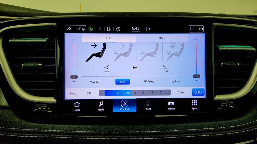 Used 2022 Chrysler Pacifica Touring-L FWD image 17