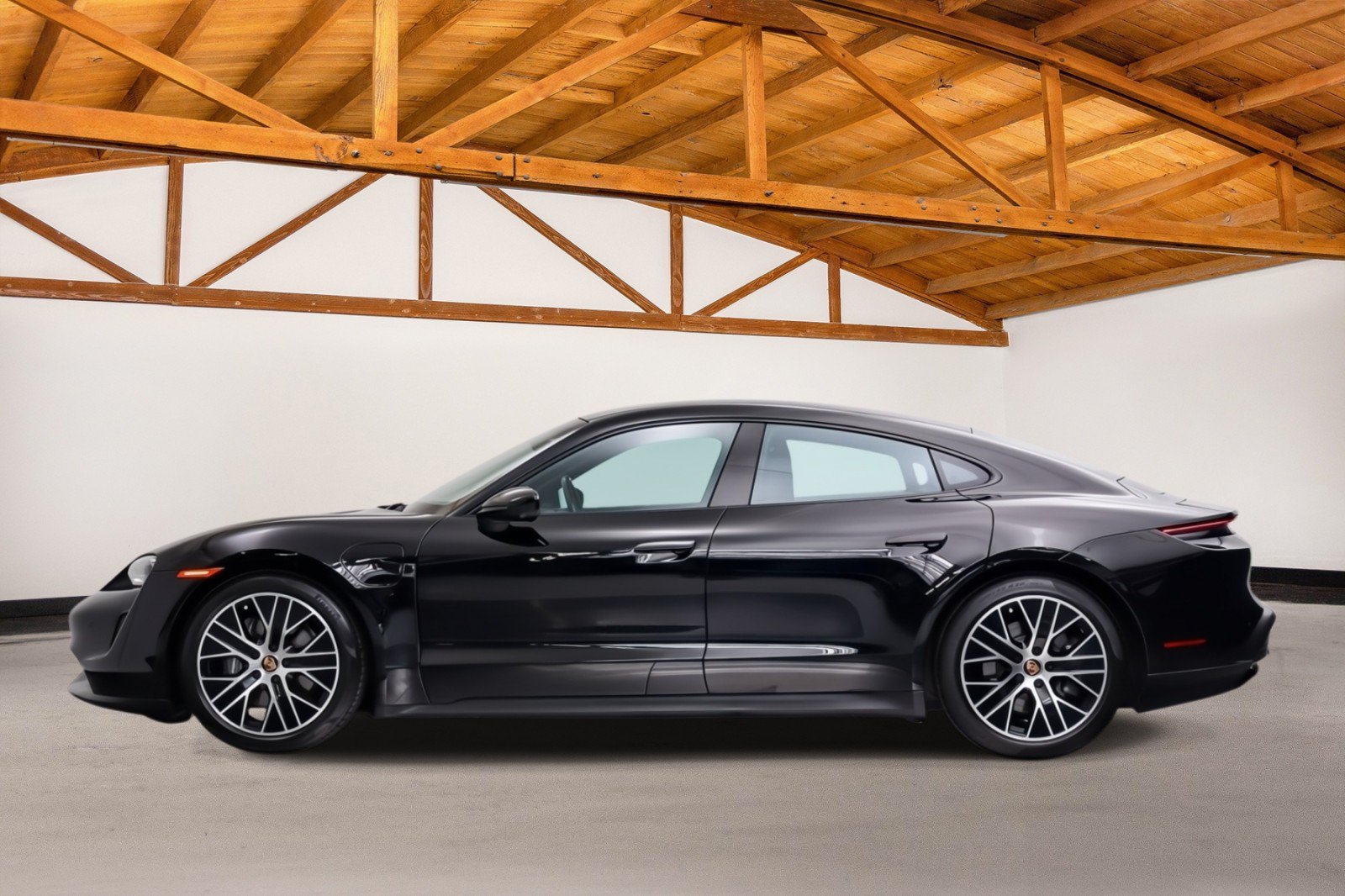 Used 2022 Porsche Taycan RWD image 2