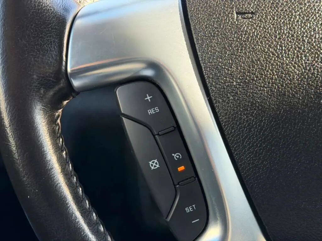 Used 2017 Chevrolet Traverse LT w/ Style and Technology Package image 8