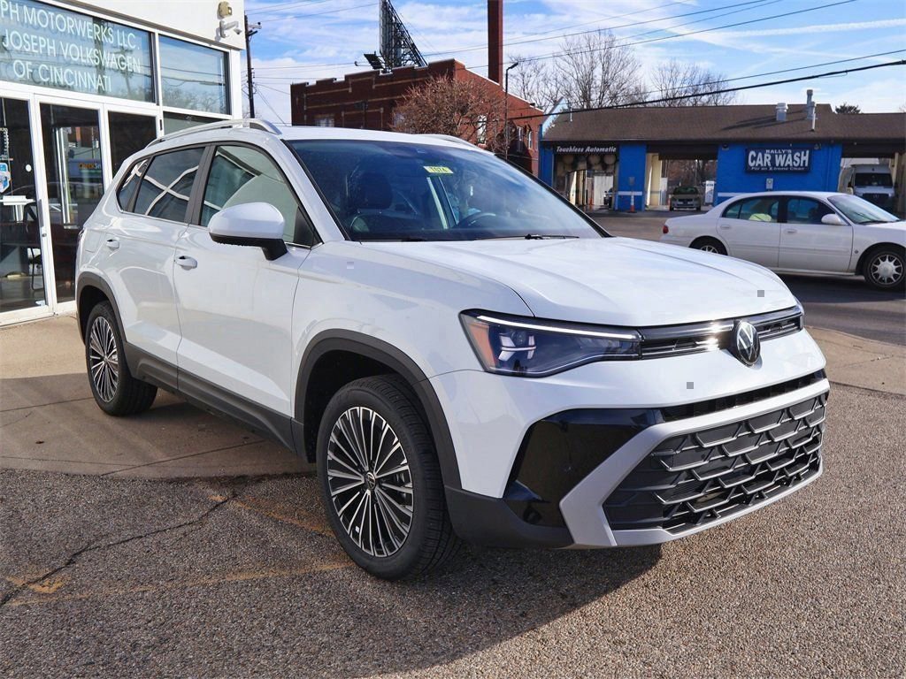 New 2026 Volkswagen Taos SE image 7