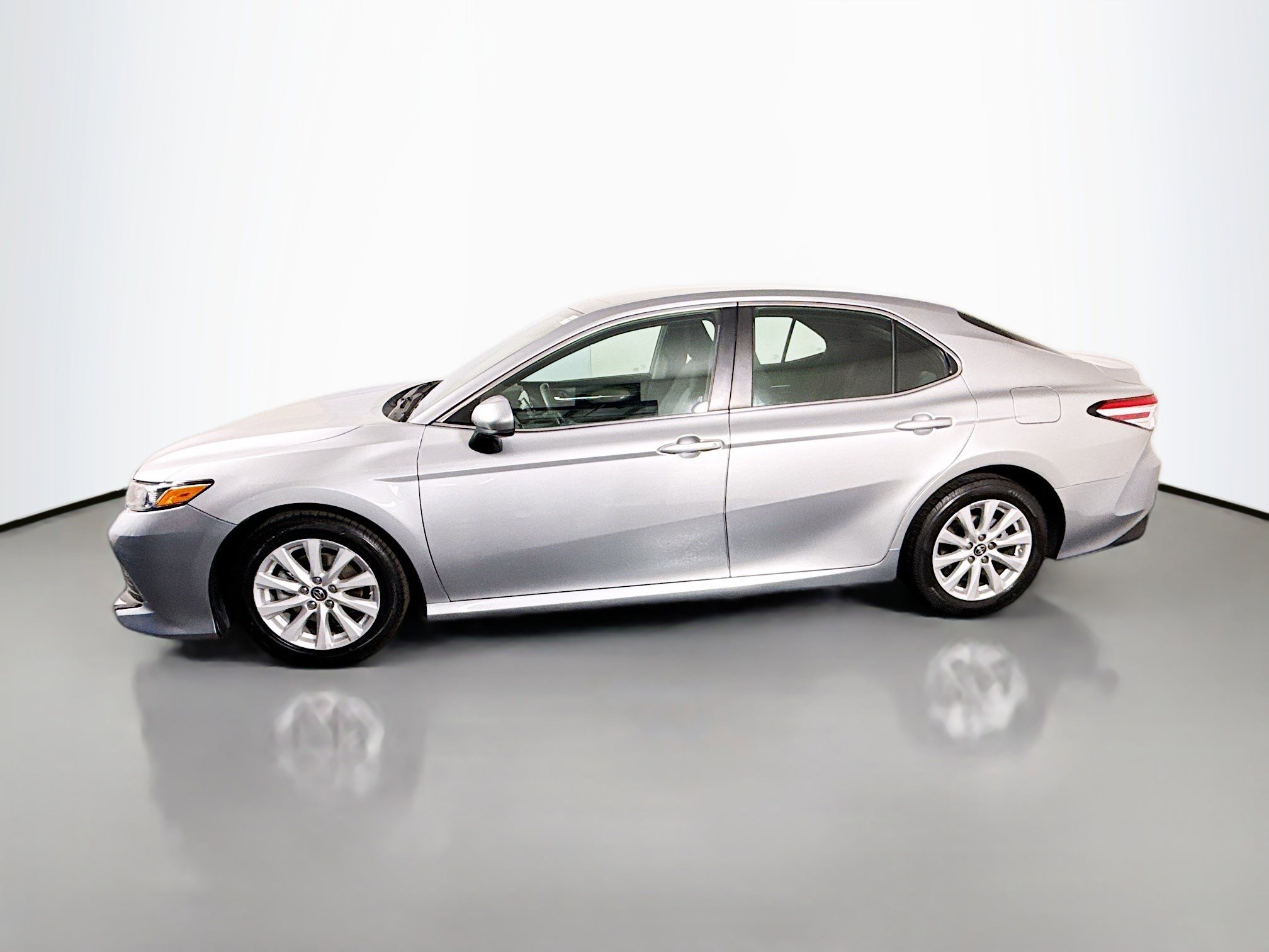 Used 2018 Toyota Camry LE FWD image 6