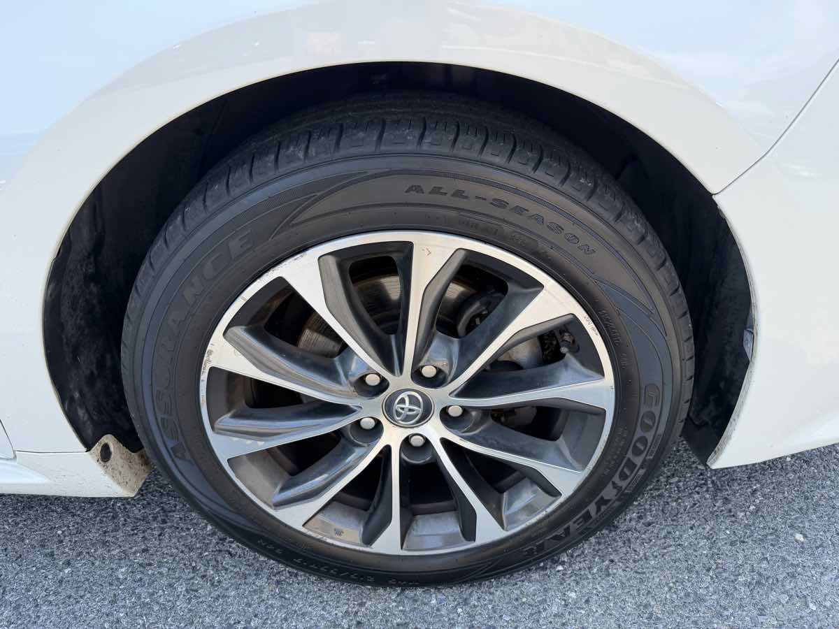 Used 2018 Toyota Avalon XLE w/ All Weather Liner Package FWD image 26