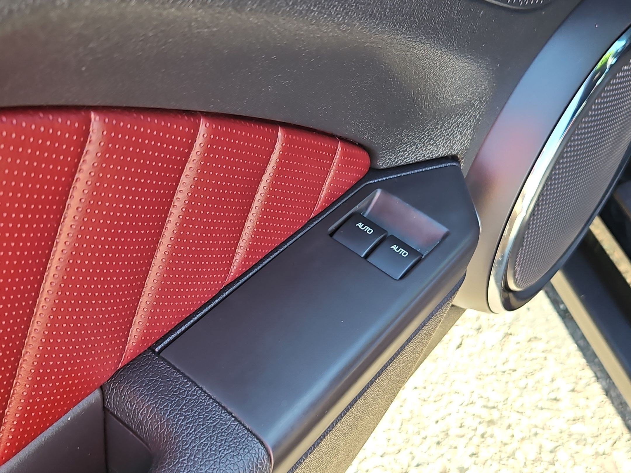 Used 2012 Ford Mustang Premium RWD image 12