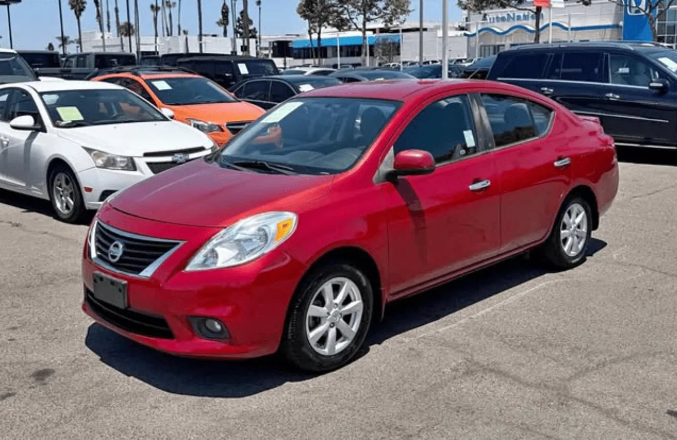 Used 2014 Nissan Versa SV w/ Convenience Package FWD image 3