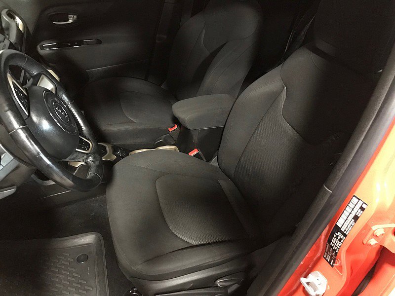 Used 2015 Jeep Renegade Latitude image 11