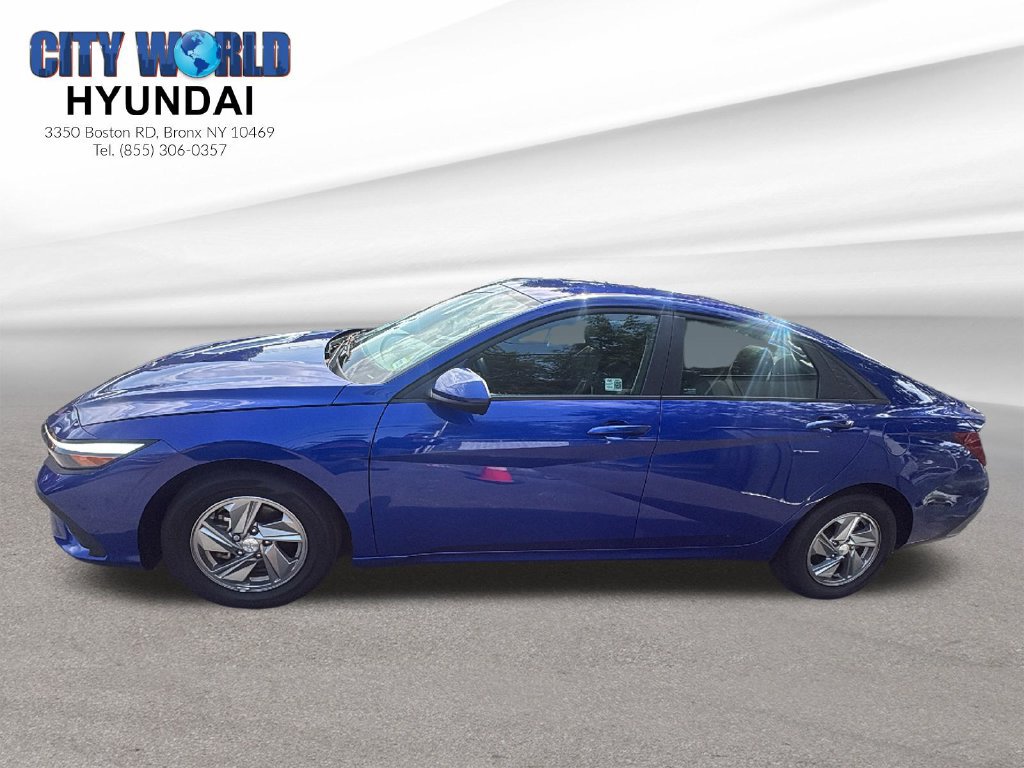 Used 2025 Hyundai Elantra SE FWD image 2