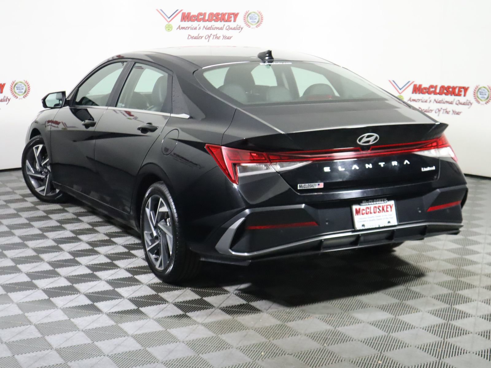 Used 2024 Hyundai Elantra Limited image 11