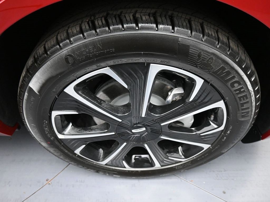 Used 2025 Lincoln Nautilus Reserve image 13