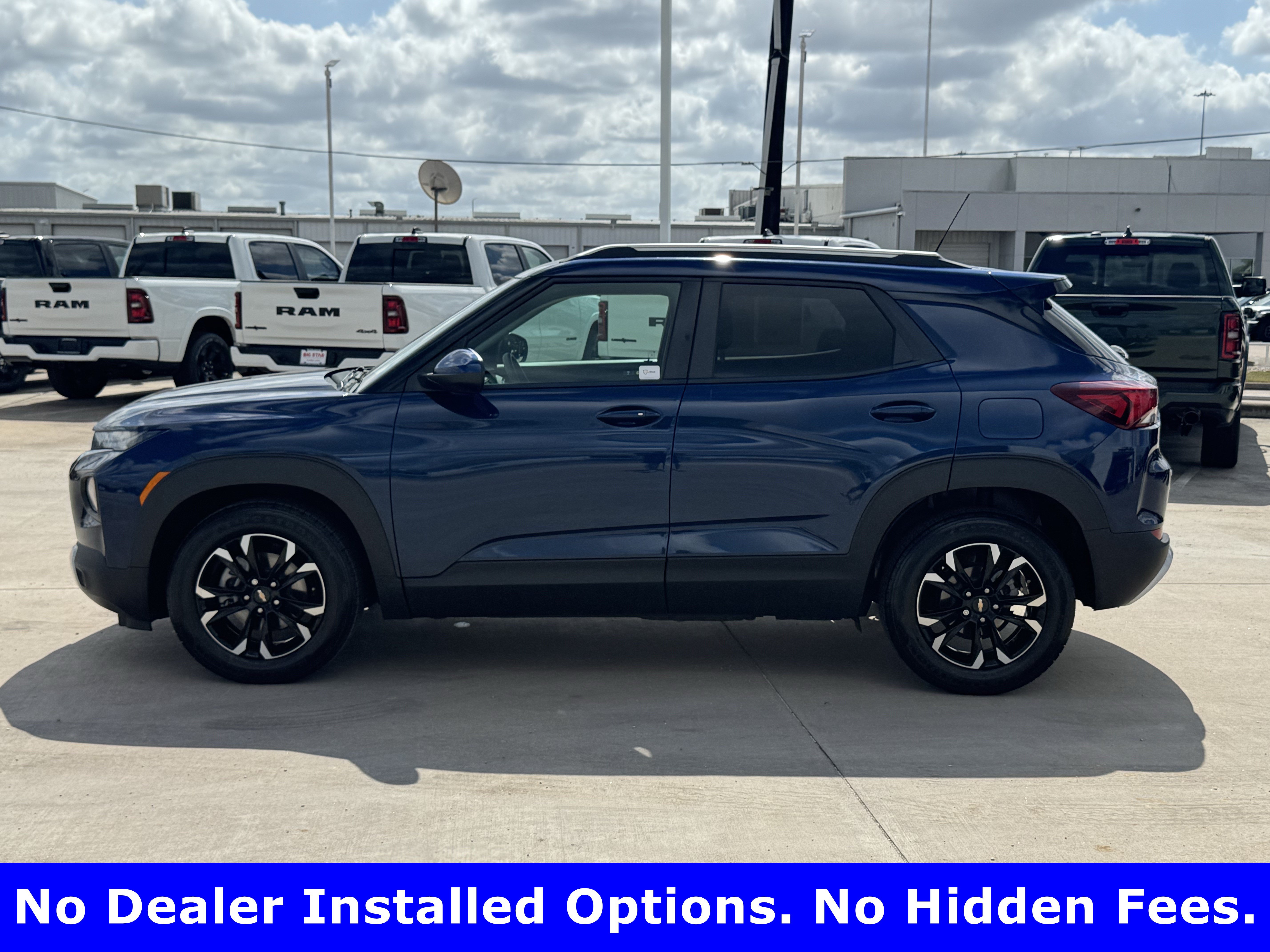 Used 2023 Chevrolet TrailBlazer LT FWD image 3