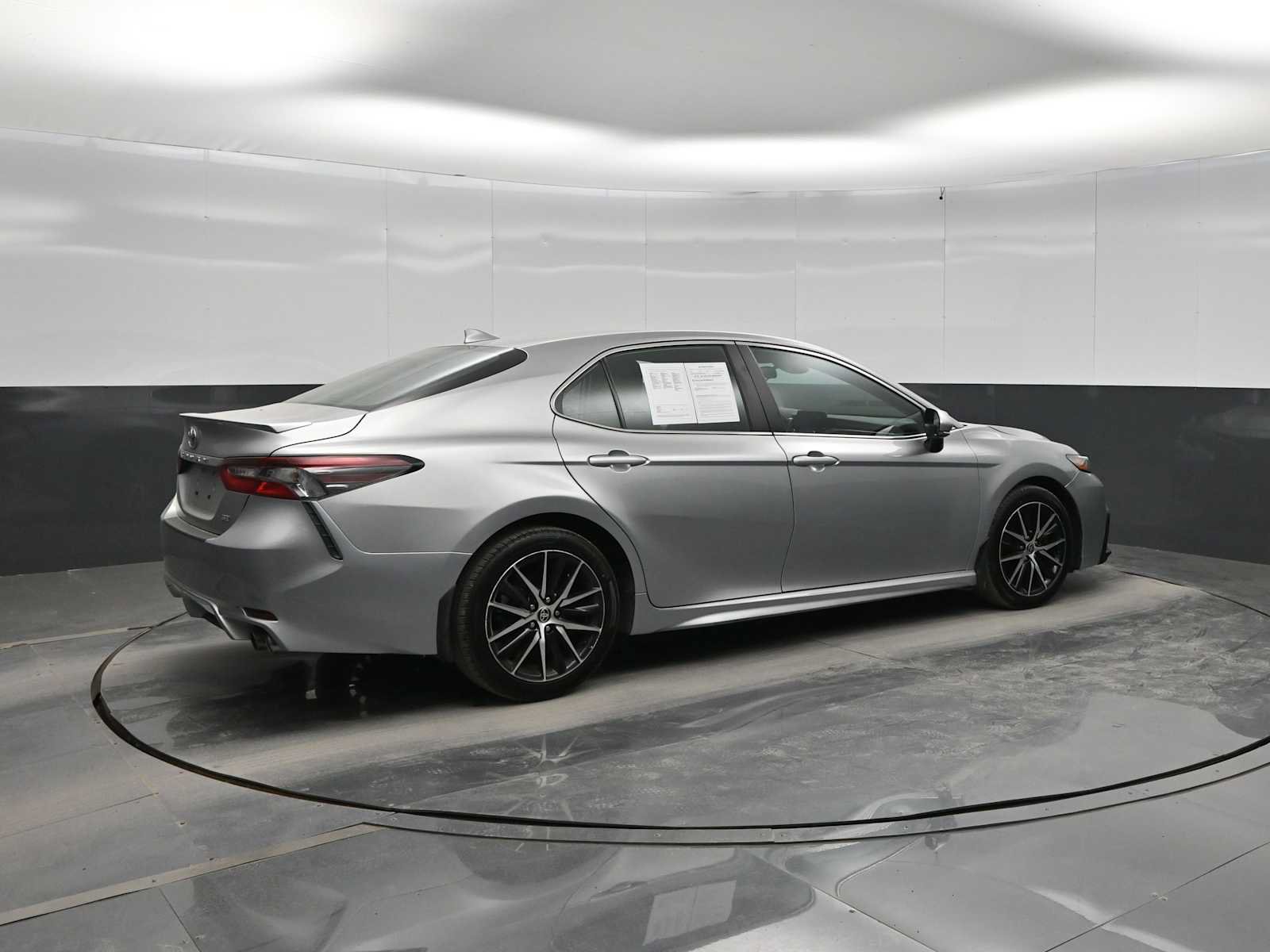 Used 2024 Toyota Camry SE FWD image 8