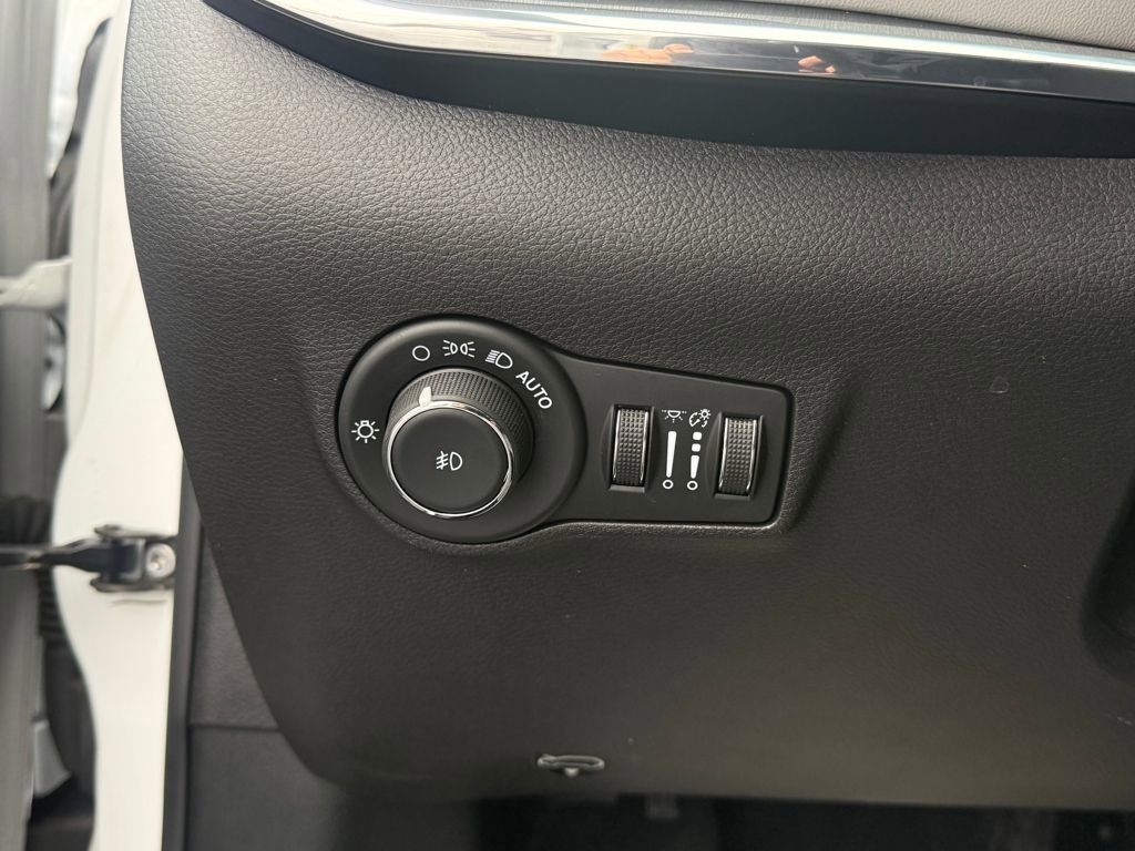 Used 2024 Jeep Compass Limited w/ Sun and Sound Group image 18