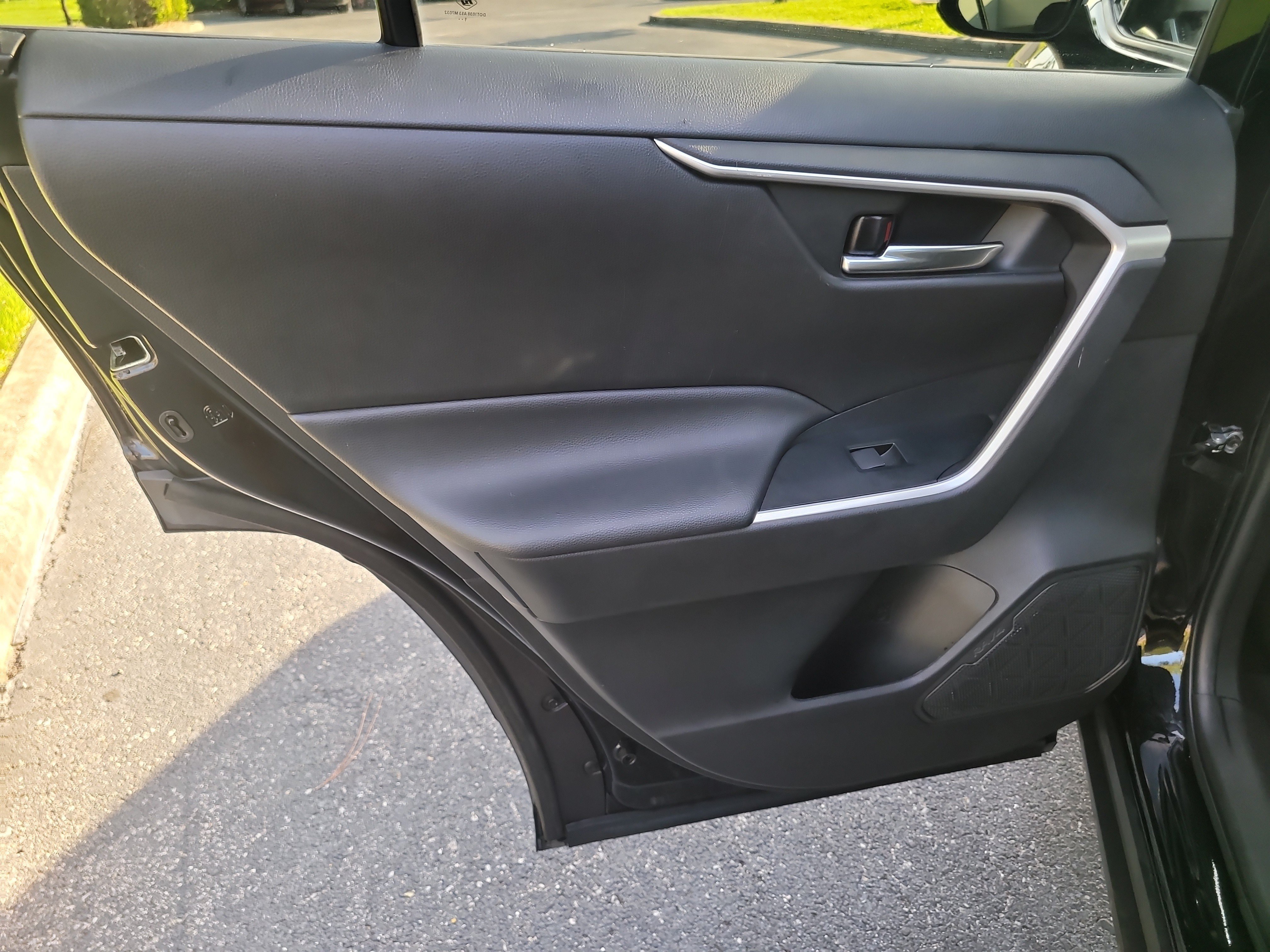 Used 2021 Toyota RAV4 XLE Premium FWD image 13