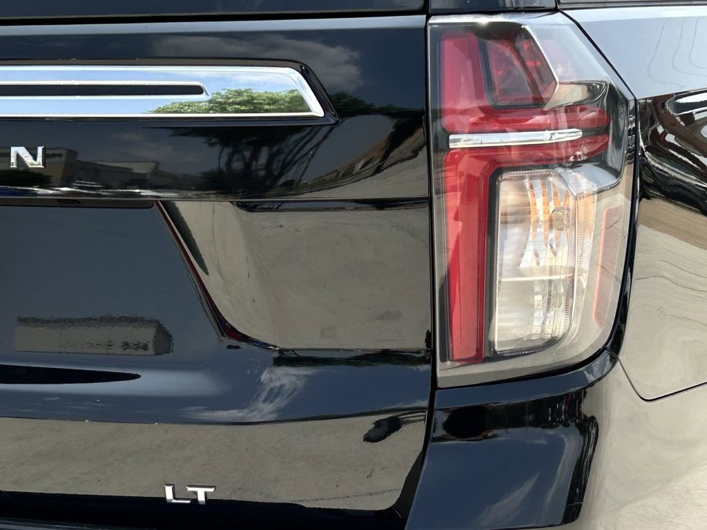 Used 2024 Chevrolet Suburban LT RWD image 7