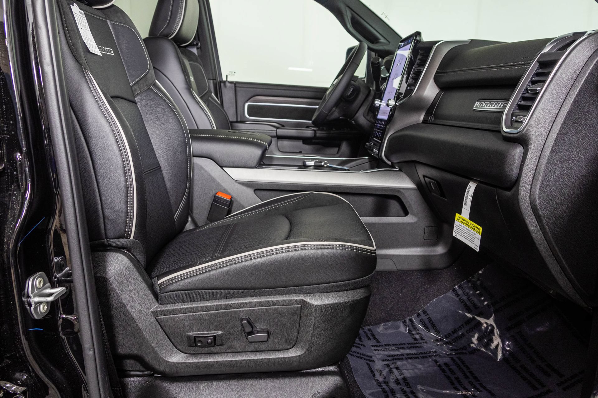 New 2026 RAM 3500 Laramie AWD/4WD image 49